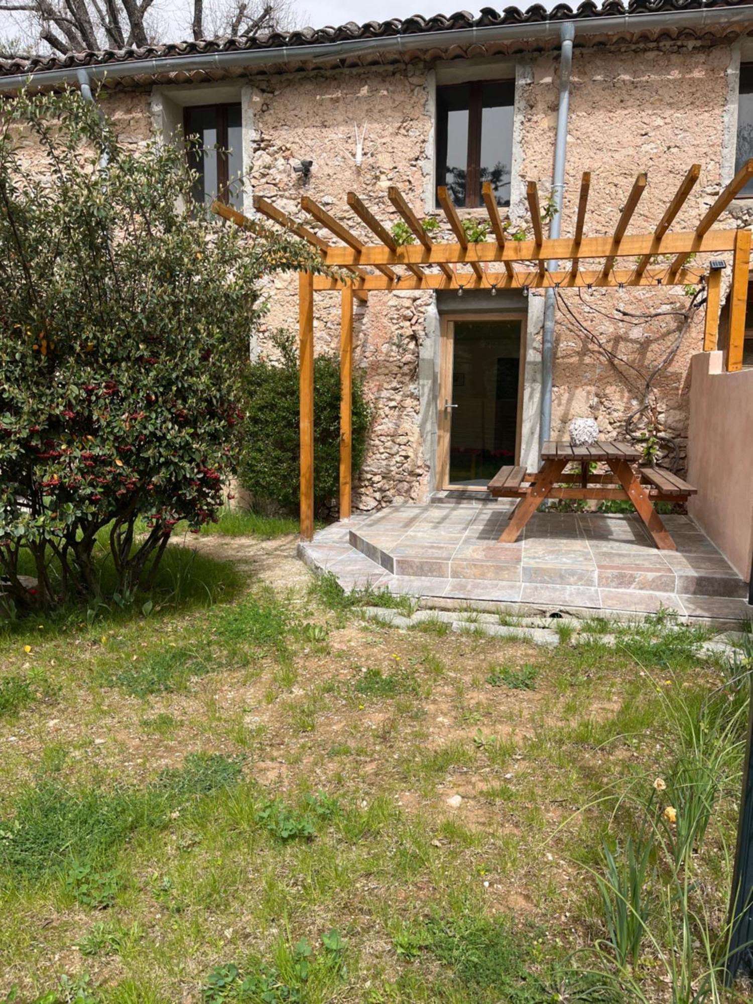 La Bastide Aux Iris - Les Capucines Apartment Villecroze Exterior photo